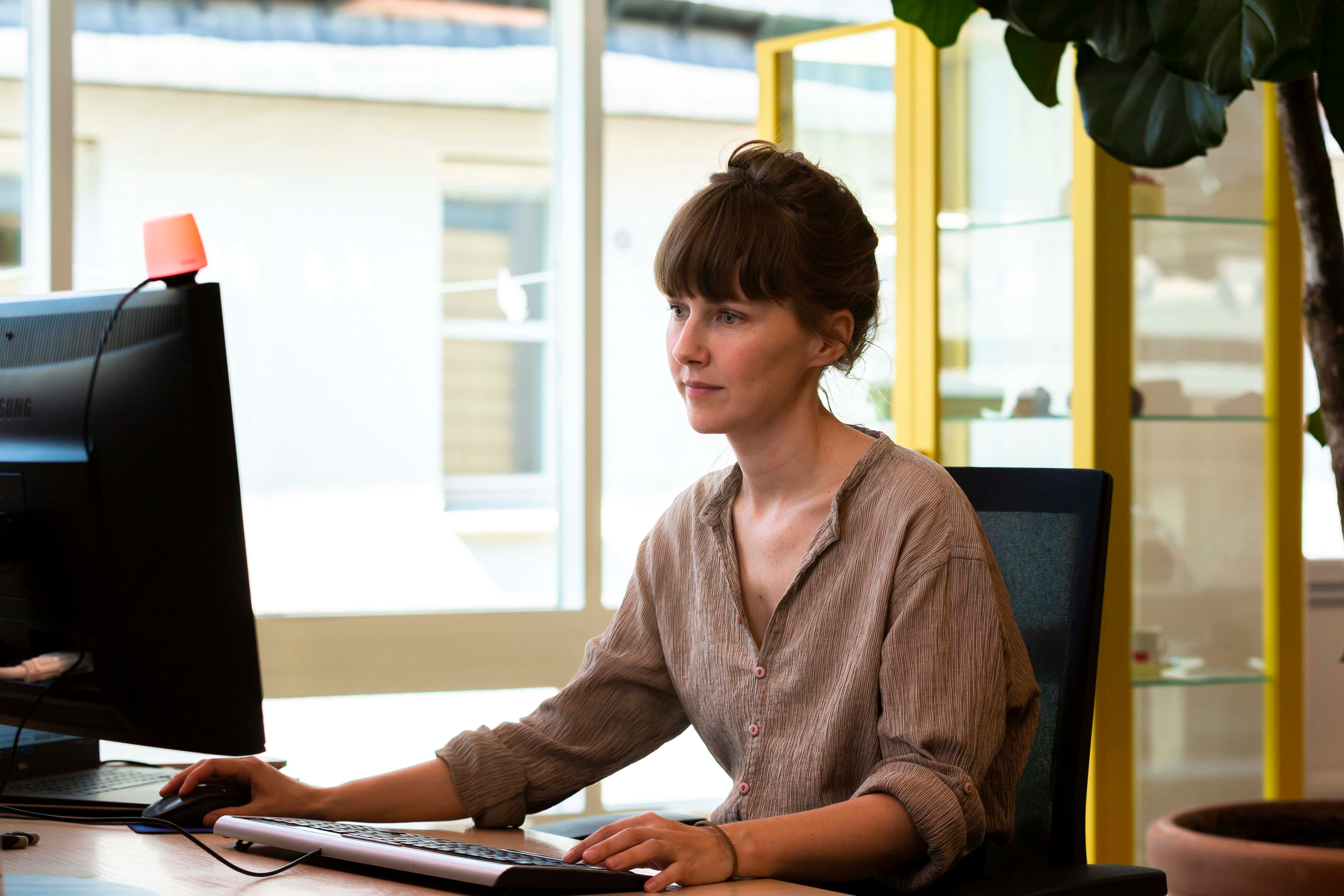 fixed seating busy light