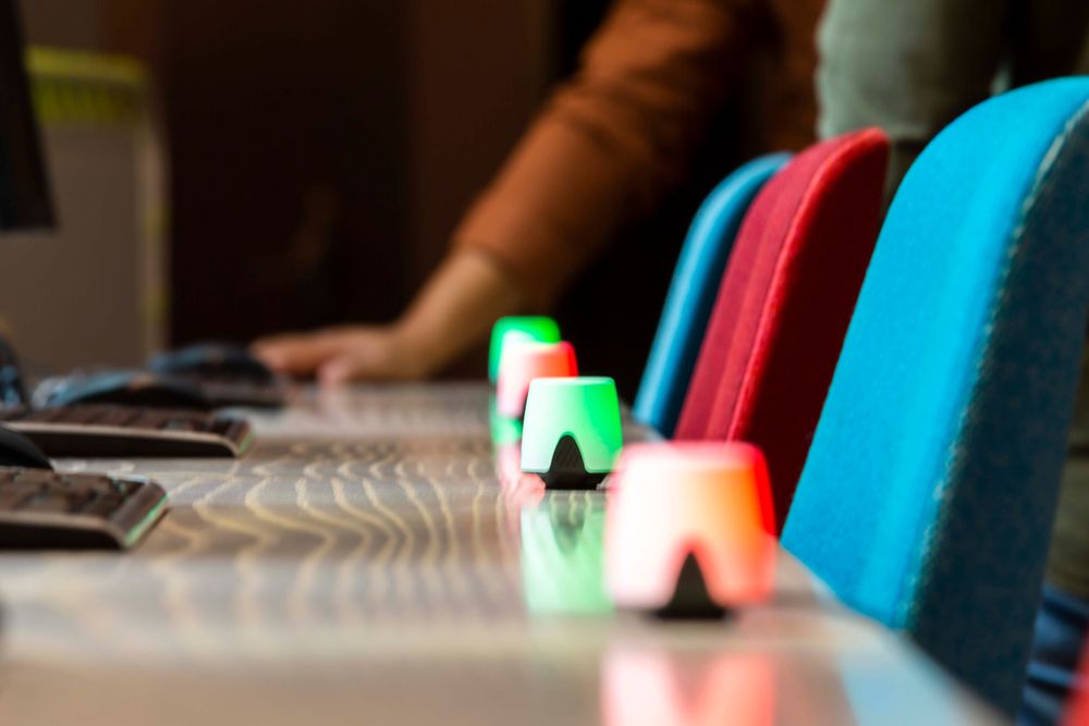 Visualize desk status