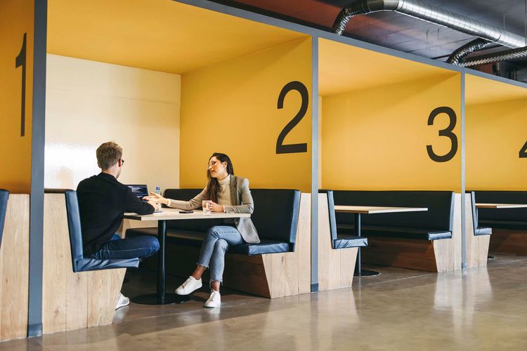 How Office Layout Affects Team Collaboration in Hybrid Work